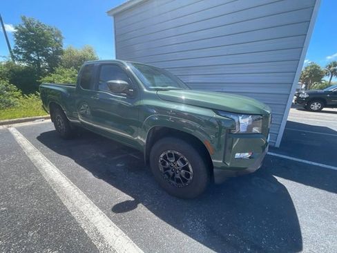 Used 2022 Nissan Frontier SV AWD/4WD image 2