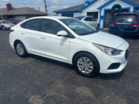 Used 2019 Hyundai Accent SE FWD image 3