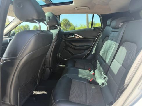 Used 2018 INFINITI QX30 FWD image 14