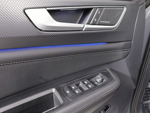 Used 2025 Volkswagen Atlas Cross Sport SEL Premium R-Line image 16