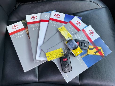 Used 2015 Toyota Highlander XLE image 50