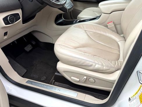 Used 2017 Lincoln MKC Select w/ Select Plus Package image 22