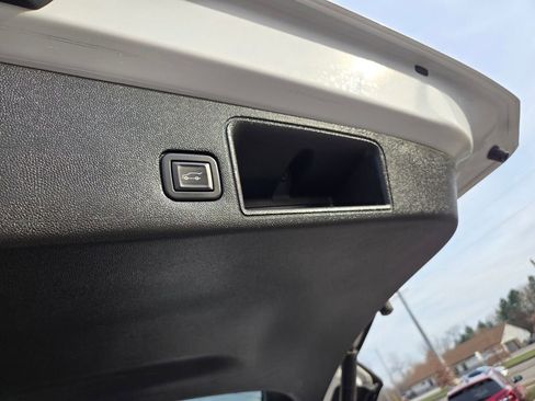 Used 2020 GMC Terrain SLE w/ Driver Convenience Package image 32