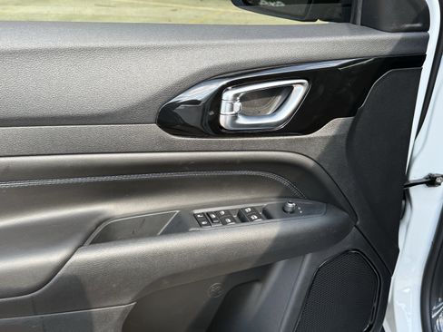 New 2026 Jeep Compass Latitude image 13