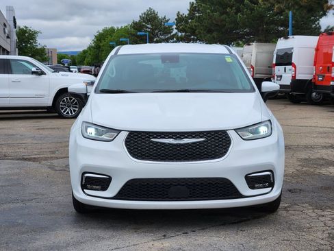 Used 2023 Chrysler Pacifica Touring-L FWD image 5
