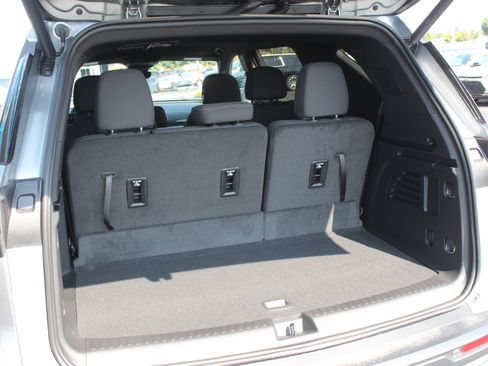 New 2027 Chevrolet Traverse LT w/ Enhanced Driving Package FWD image 28