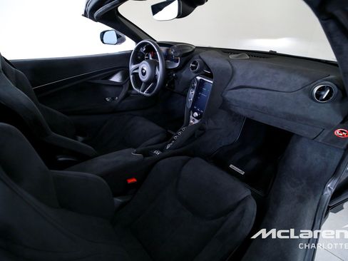 Used 2024 McLaren 750S Spider RWD image 21