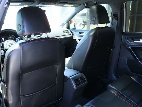 Used 2019 Volkswagen GTI SE w/ SE Experience Package image 32