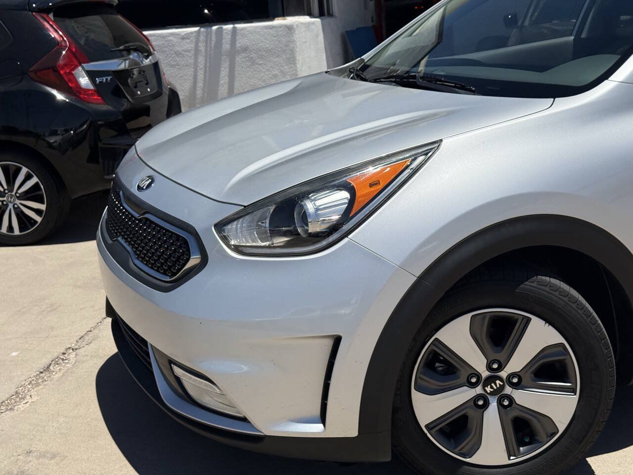 Used 2017 Kia Niro EX FWD image 14