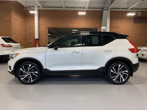 Used 2022 Volvo XC40 T5 R-Design w/ Climate Package image 5
