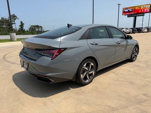 Used 2022 Hyundai Elantra Limited FWD image 5