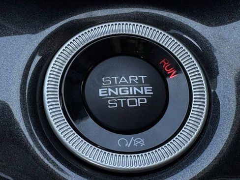 Used 2023 Jeep Grand Cherokee Laredo image 21