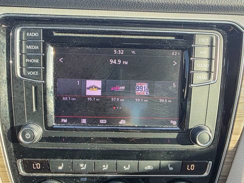 Used 2018 Volkswagen Passat 2.0T SE image 15