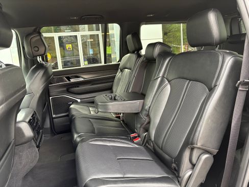 Certified 2024 Jeep Wagoneer Series II w/ Flexible Seating Group AWD/4WD image 14