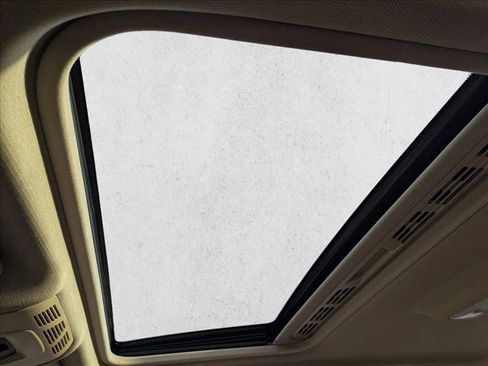 Used 2018 BMW 320i xDrive Sedan image 16