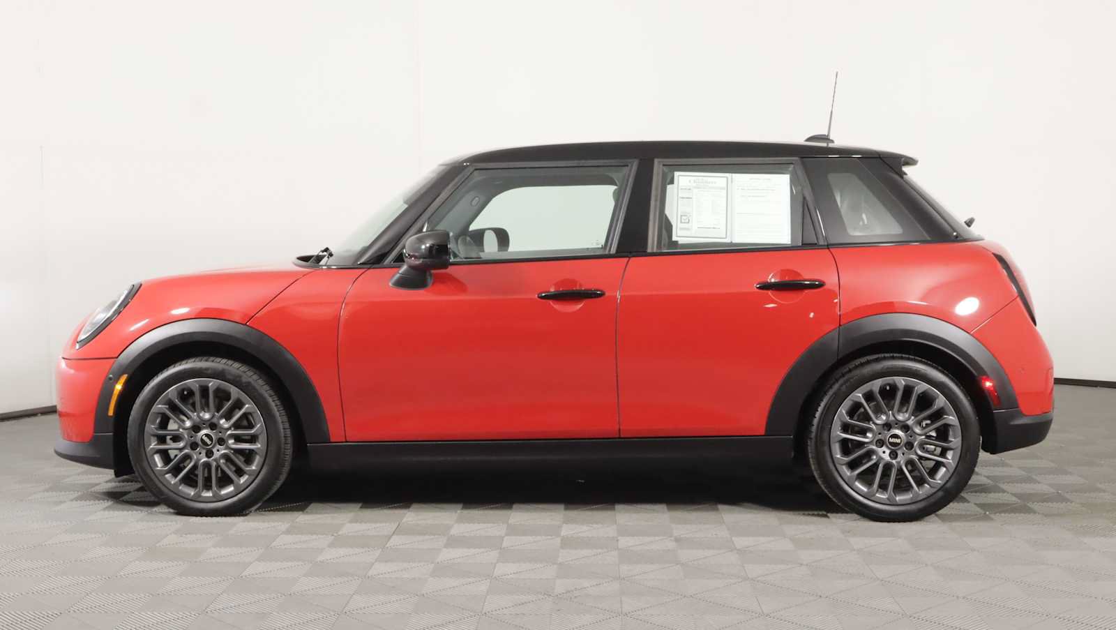 Used 2026 MINI Cooper 4-Door Hardtop FWD image 4