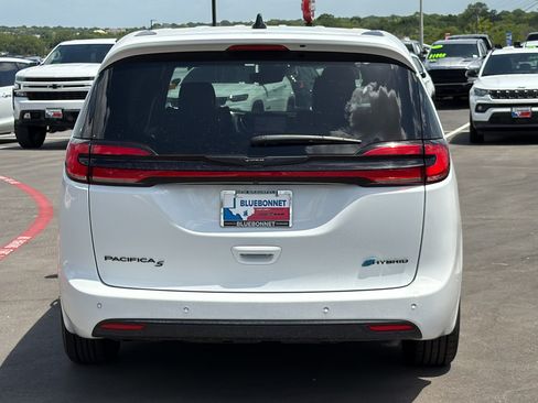 Used 2024 Chrysler Pacifica Limited FWD image 6