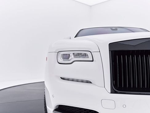 Used 2018 Rolls-Royce Wraith RWD image 24