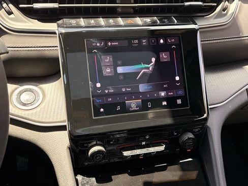 Certified 2025 Jeep Grand Cherokee Altitude RWD image 16
