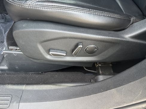 Used 2018 Ford Explorer XLT w/ Equipment Group 202A image 4