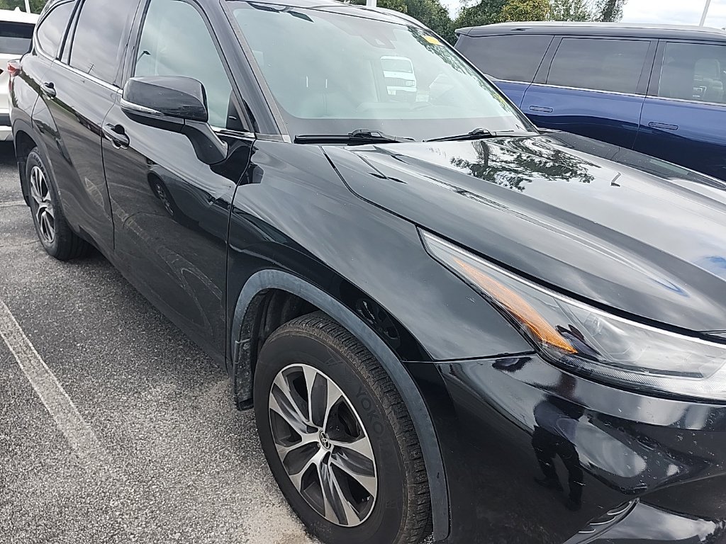 Used 2022 Toyota Highlander XLE AWD/4WD image 20