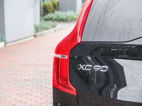 Used 2024 Volvo XC90 T8 Ultimate w/ Lounge Package image 10