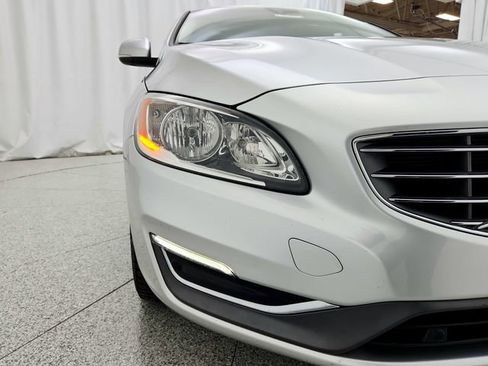 Used 2018 Volvo S60 T5 Inscription image 36