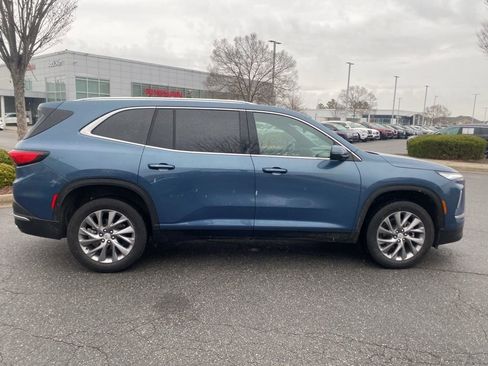 Used 2025 Buick Enclave Preferred image 8