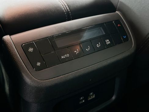 Used 2025 Nissan Pathfinder SV AWD/4WD image 27