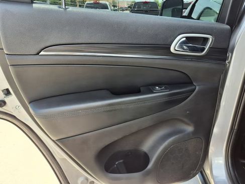 Used 2020 Jeep Grand Cherokee Limited AWD/4WD image 13