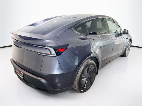 Used 2026 Tesla Model Y 2WD image 5
