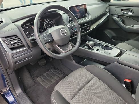 Used 2025 Nissan Rogue SV image 15