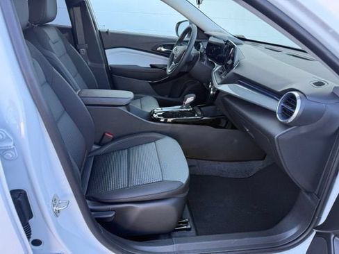 Used 2026 Chevrolet Trax LT w/ Midnight Edition FWD image 14