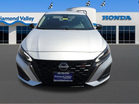 Used 2024 Nissan Altima 2.5 SR FWD image 2
