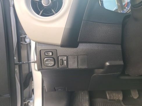 Used 2018 Toyota Corolla LE image 26