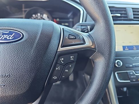 Used 2020 Ford Fusion SE image 17
