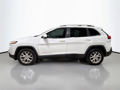 Used 2017 Jeep Cherokee Latitude image 10