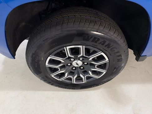 Used 2023 Chevrolet Colorado Z71 w/ Z71 Convenience Package 2 image 11