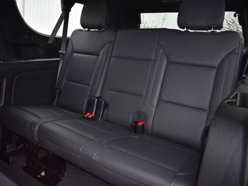 Used 2025 Chevrolet Suburban Z71 image 27