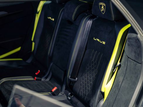 Used 2023 Lamborghini Urus Performante AWD/4WD image 12
