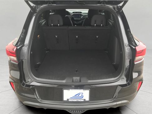 Used 2023 Chevrolet TrailBlazer RS w/ Sun and Liftgate Package image 13