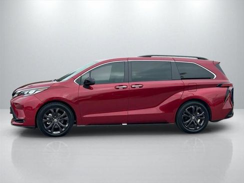 Certified 2022 Toyota Sienna XSE image 8