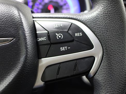 Used 2015 Chrysler 200 Limited FWD image 12