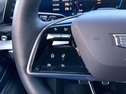 Used 2025 Cadillac Optiq Luxury 1 image 23