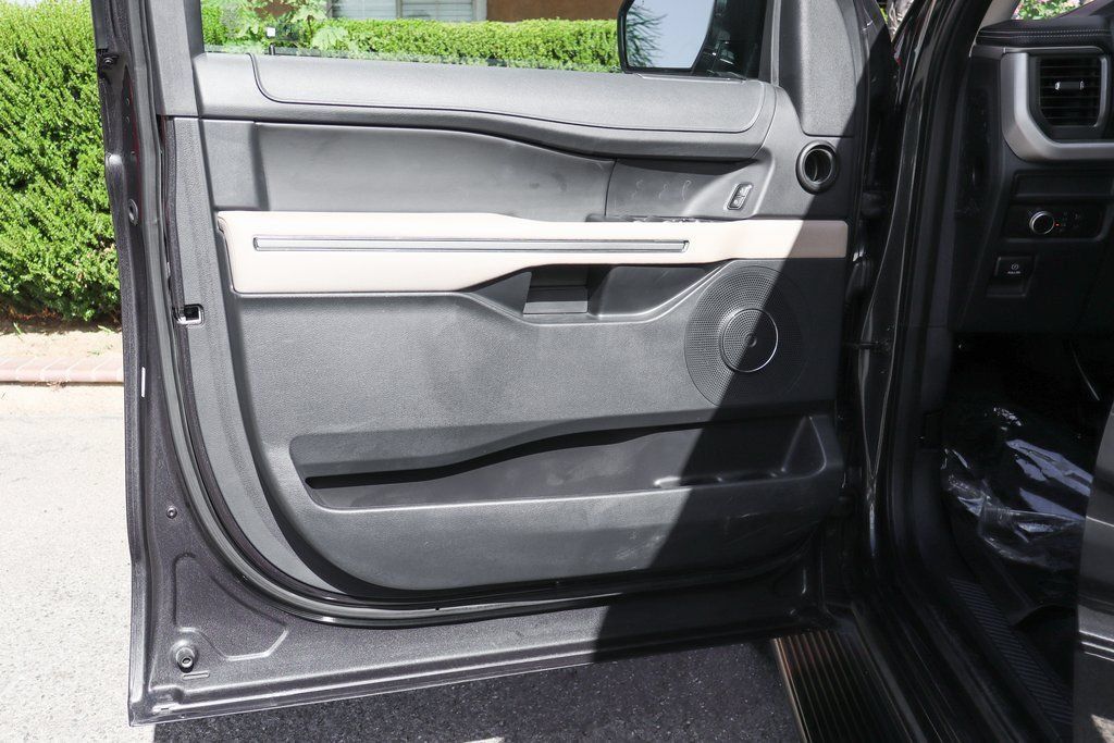 Used 2022 Ford Expedition XLT AWD/4WD image 15