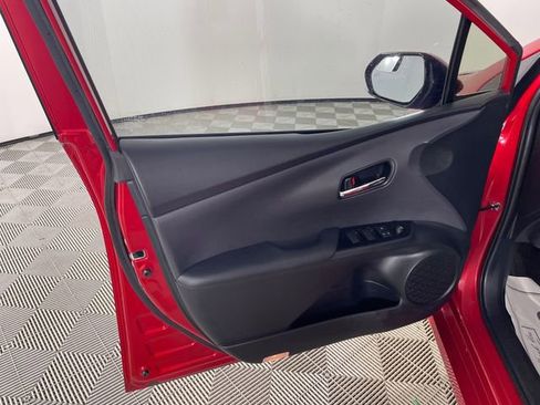 Used 2019 Toyota Prius L Eco image 17