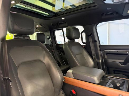 Used 2023 Land Rover Defender 130 X-Dynamic SE AWD/4WD image 27