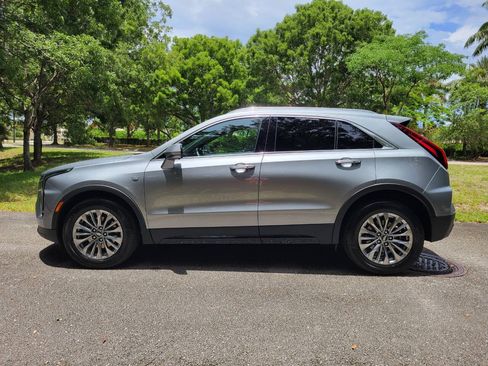 Used 2025 Cadillac XT4 Premium Luxury FWD image 4
