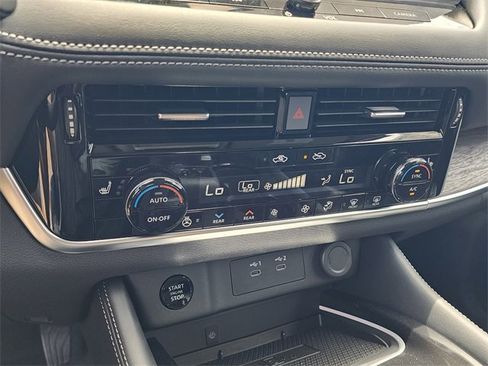 New 2025 Nissan Rogue Platinum w/ Tech Package image 16