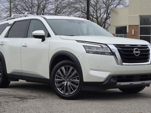 Used 2022 Nissan Pathfinder SL w/ SL Premium Package image 2